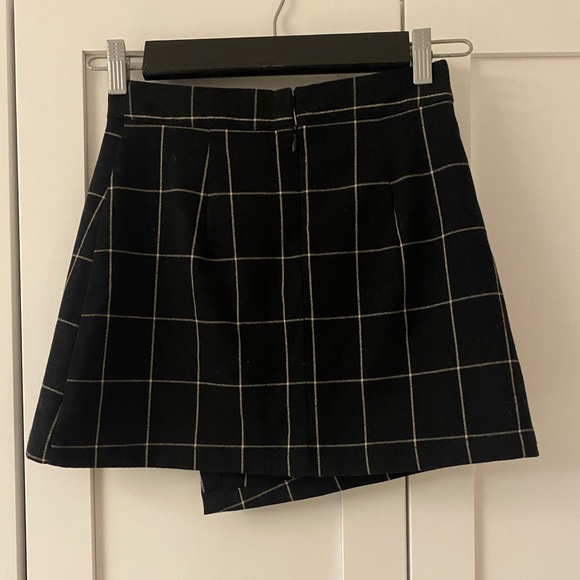 Forever 21 Women’s Black & Gold Plaid Mini Skirt Gold Plaid Size Small - Picture 2 of 4